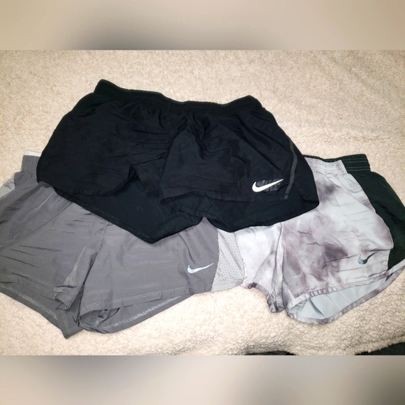 Nike Women's Dri-Fit Shorts Medium - Picture 3 of 6